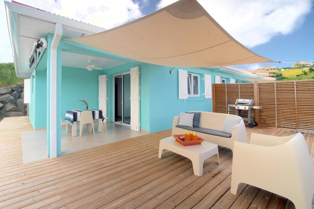 7 Location-villa-piscine-vue-mer-trois-ilets_salon-extérieur